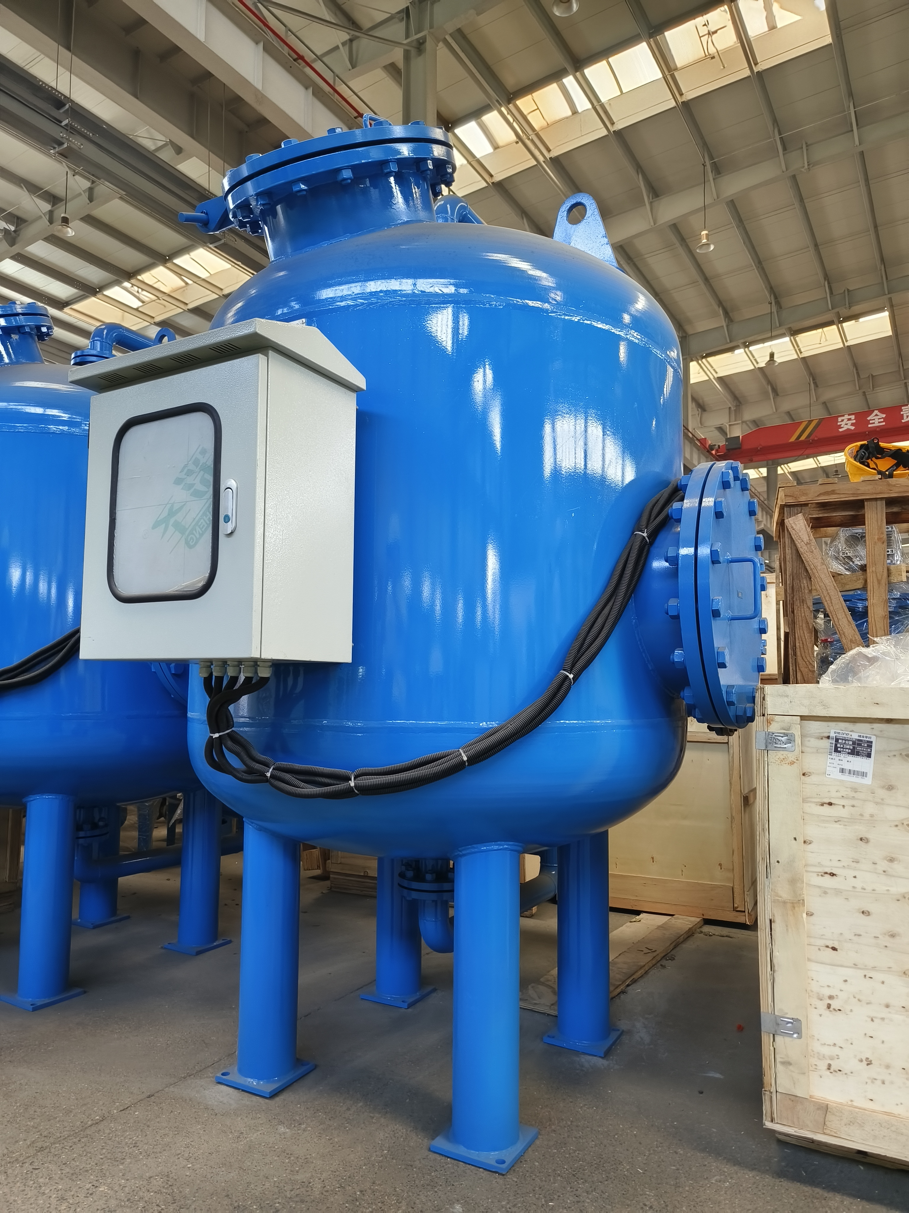 Which industries are automatic slag discharge filters used in?
